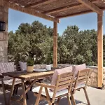Dounias Village - Traditional Architecture & Modern Luxury, By Zantewize Дом отдыха Коритион