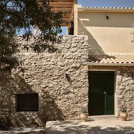 בית נופש Dounias Village - Traditional Architecture & Modern Luxury, By Zantewize *
